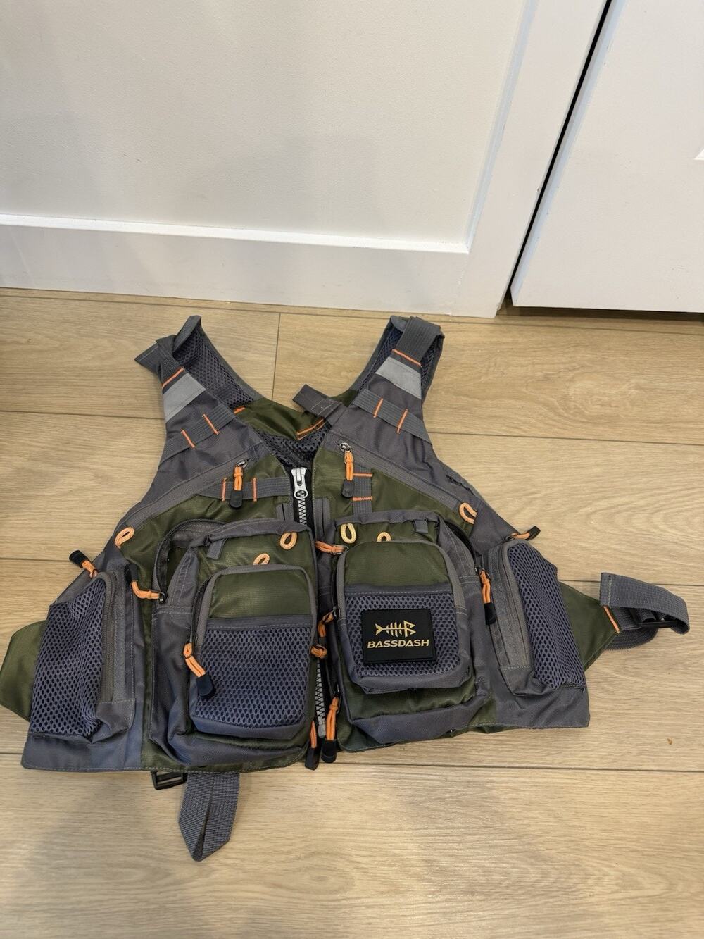 BASSDASH Strap Fishing Vest Adjustable - One Size fits all, Camouflage POCKETS